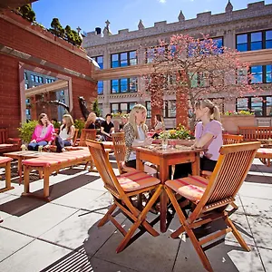 4* Hotel Giraffe By Library Collection
